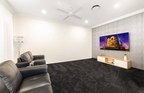 Benowa House | 4BR Oasis with Pool, Cinema Room & Office Room