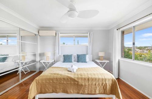 Rochedale South House | 4BR Retreat with Pool & Scenic High Steps View