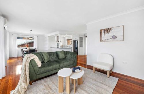 Rochedale South House | 4BR Retreat with Pool & Scenic High Steps View