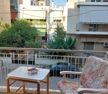 Athens House | 5' απο μετρό, δωμάτιο με μπαλκόνι