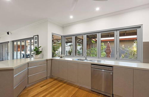 Cable Beach House | 5 Bedroom 3 Bathroom Luxury House with Pool