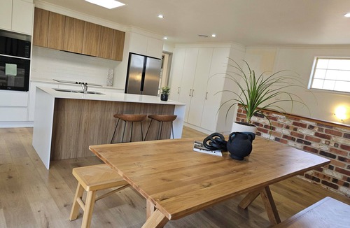Theodore House | 5 Bedroom Hilltop house, 3.5 Bathrooms, Wifi