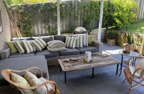 Milton House | 5 min walk to Milton Village, 5 min drive to the beach.