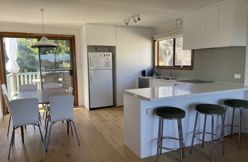 Cape Paterson House | 5 mins walk to beach, space for two families