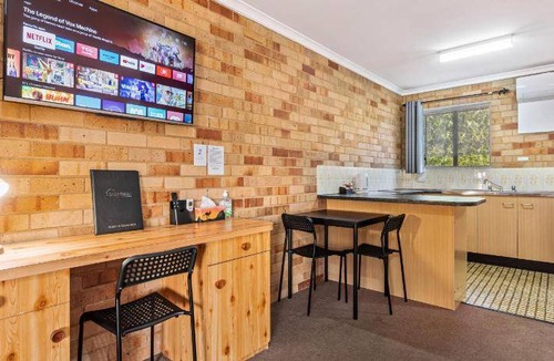 Lake Albert Hotel | 50 m² Motel ∙ 5 guests