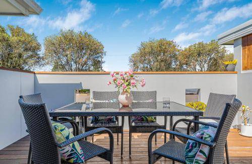 West Gosford House | 500 m² House ∙ 3 bedrooms ∙ 6 guests