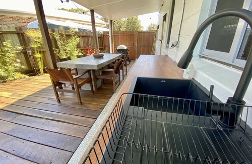 Maroochydore House | 500m to beach and cafe scene with pool!