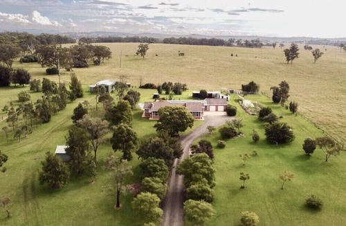 Lochinvar House | 5acres, 5bdr, Hunter Valley Vineyards, Fireplace, Pool, Secluded, Nature views