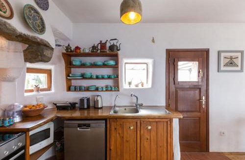 Fanari House | ⋆ 5BR Oceanside View Near Lighthouse- Pharos VM ⋆