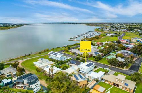 Goolwa House | 6 Kingdon Place, Goolwa
