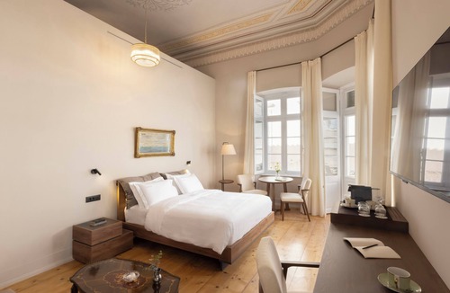 Ermoupoli Hotel | 6 Roosevelt Str.