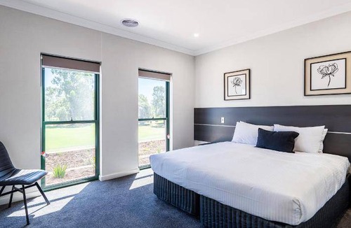 Mulwala Resort | 600 m² Resort ∙ 3 bedrooms ∙ 6 guests