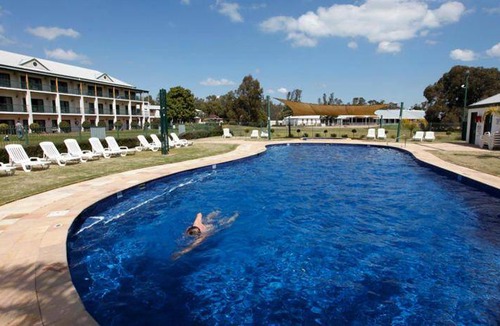 Mulwala Resort | 600 m² Resort ∙ 3 bedrooms ∙ 6 guests