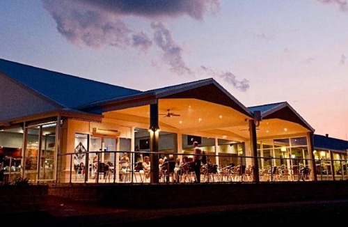 Mulwala Resort | 600 m² Resort ∙ 3 bedrooms ∙ 6 guests