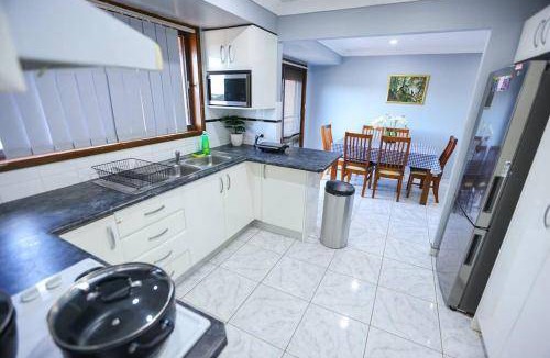 Mangrove Mountain House | 6000 m² House ∙ 9 bedrooms ∙ 18 guests