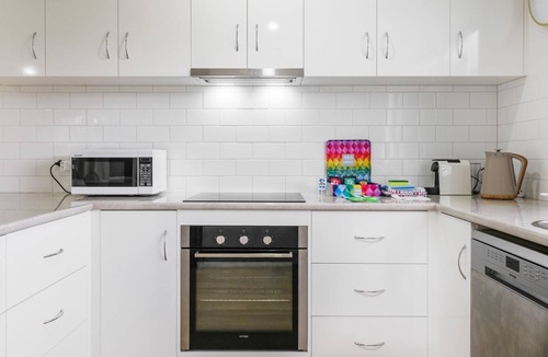 Berridale House | 61 Myack Street - Modern 4BR Home in Berridale l WiFi l Aircon