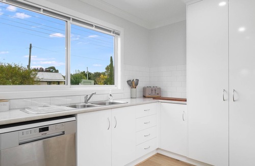 Berridale House | 61 Myack Street - Modern 4BR Home in Berridale l WiFi l Aircon
