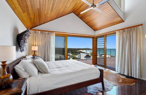 Emerald Beach House | 650 m² House ∙ 5 bedrooms ∙ 10 guests