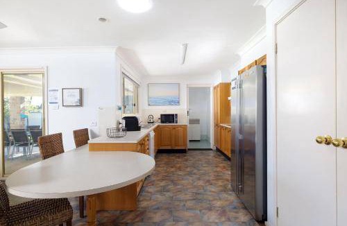 Fingal Bay House | 651 m² House ∙ 3 bedrooms ∙ 8 guests
