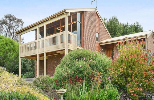 Encounter Bay House | 7 Harpoon Ave - Lovely Sea Views Across Encounter Bay