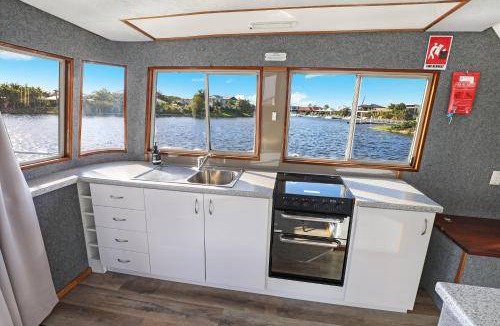 Pelican Waters Boat Rental | 72 m² Houseboat ∙ 2 bedrooms ∙ 7 guests