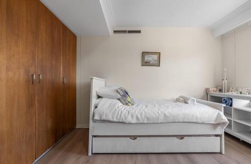 Darling Harbour House | 72CHS Abnb-Style Garden view, 2Parking, Pool, 3mins to Darling Harbour