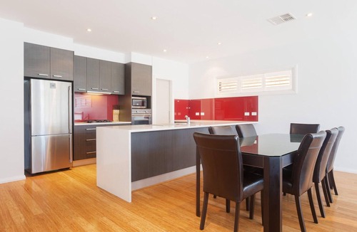 Corlette House | 7a Judith Street - stunning duplex with ducted air conditioning