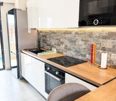 Platia Viktorias Apartment | 7th floor Athens Centre Penthouse, Acropolis View, Near Metro
