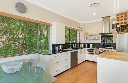 Currumbin Apartment | 8/24 Panorama Drive - Modern unit set amongst the trees with beach views