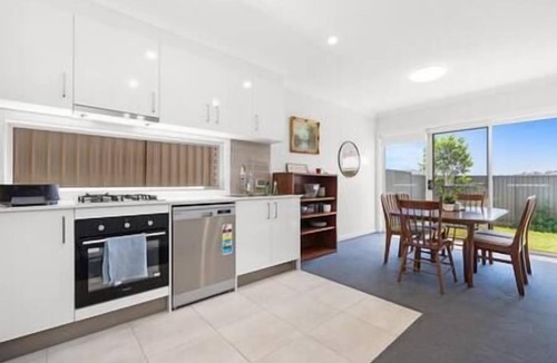 Austral House | 8 Beds l 4 Suites with Office l Austral3
