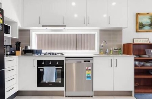 Austral House | 8 Beds l 4 Suites with Office l Austral3