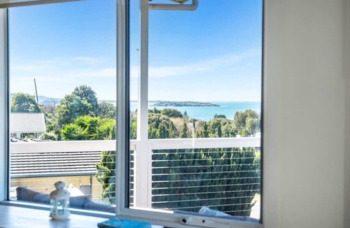 Encounter Bay House | 8 Davies St, Encounter Bay - Wi-Fi - Sea Views