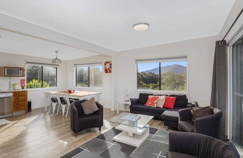 Wallaga Lake House | 8 Lakeview Drive - Water views