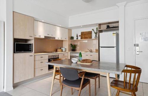 Varsity Lakes Apartment | 80 m² Apartment ∙ 1 bedroom ∙ 4 guests