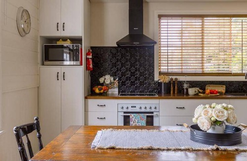 Freshwater Creek House | 80 m² Farmhouse ∙ 3 bedrooms ∙ 8 guests