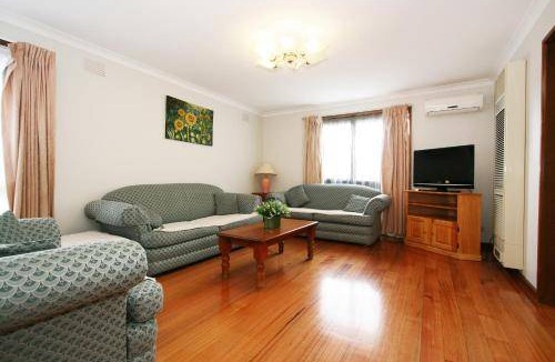 Box Hill North House | 80 m² House ∙ 2 bedrooms ∙ 12 guests