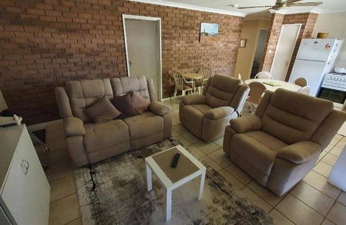 Jurien Bay Ski Chalet | 94 m² Chalet ∙ 3 bedrooms ∙ 7 guests
