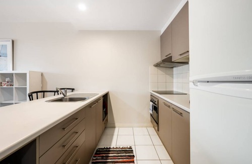 Adelaide Central Business District Apartment | 95 m² Apartment ∙ 2 bedrooms ∙ 6 guests
