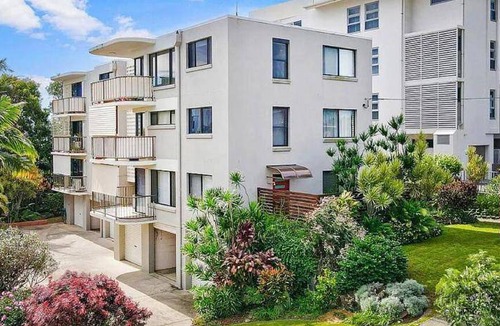 Moffat Beach House | 95 m² House ∙ 2 bedrooms ∙ 5 guests