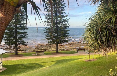 Moffat Beach House | 95 m² House ∙ 2 bedrooms ∙ 5 guests