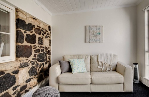 Port Fairy Cottage | A 1850s renovated Whalers Cottage in Port Fairy