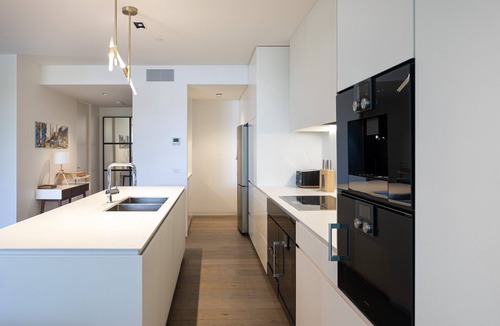 South Yarra Apartment | A 3 bedroom, 3.5 bathroom entire apartment perched on the city's doorstep