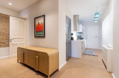 Plaka Apartment | A Blend of Art & Architecture in Center by etouri