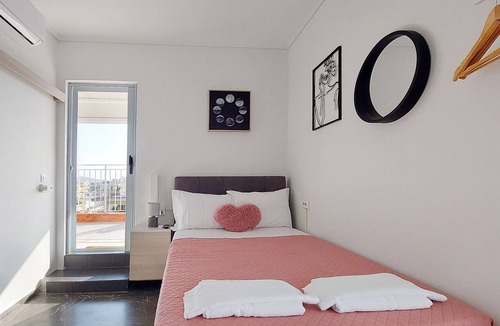 Papagou-Holargos Apartment | A bright and relaxing penthouse