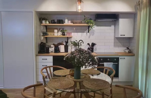 Boronia Apartment | A cosy and private studio in Boronia for two with yard