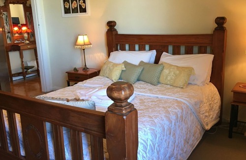 Robertson Other | A cosy farmhouse getaway with picturesque views over rolling green pastures