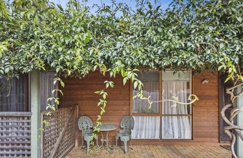 Raymond Island House | A cosy, pet-friendly holiday home on Raymond Island with fireplace