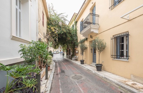 Plaka Villa | A Four bedroom Villa in the famous Plaka Area