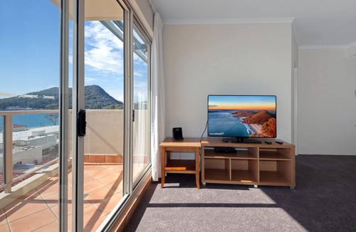 Shoal Bay House | A modern apartment with waterviews across Shoal Bay