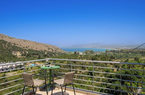 Exopoli Villa | A modern, isolated villa with private pool and view of Georgioupolis bay